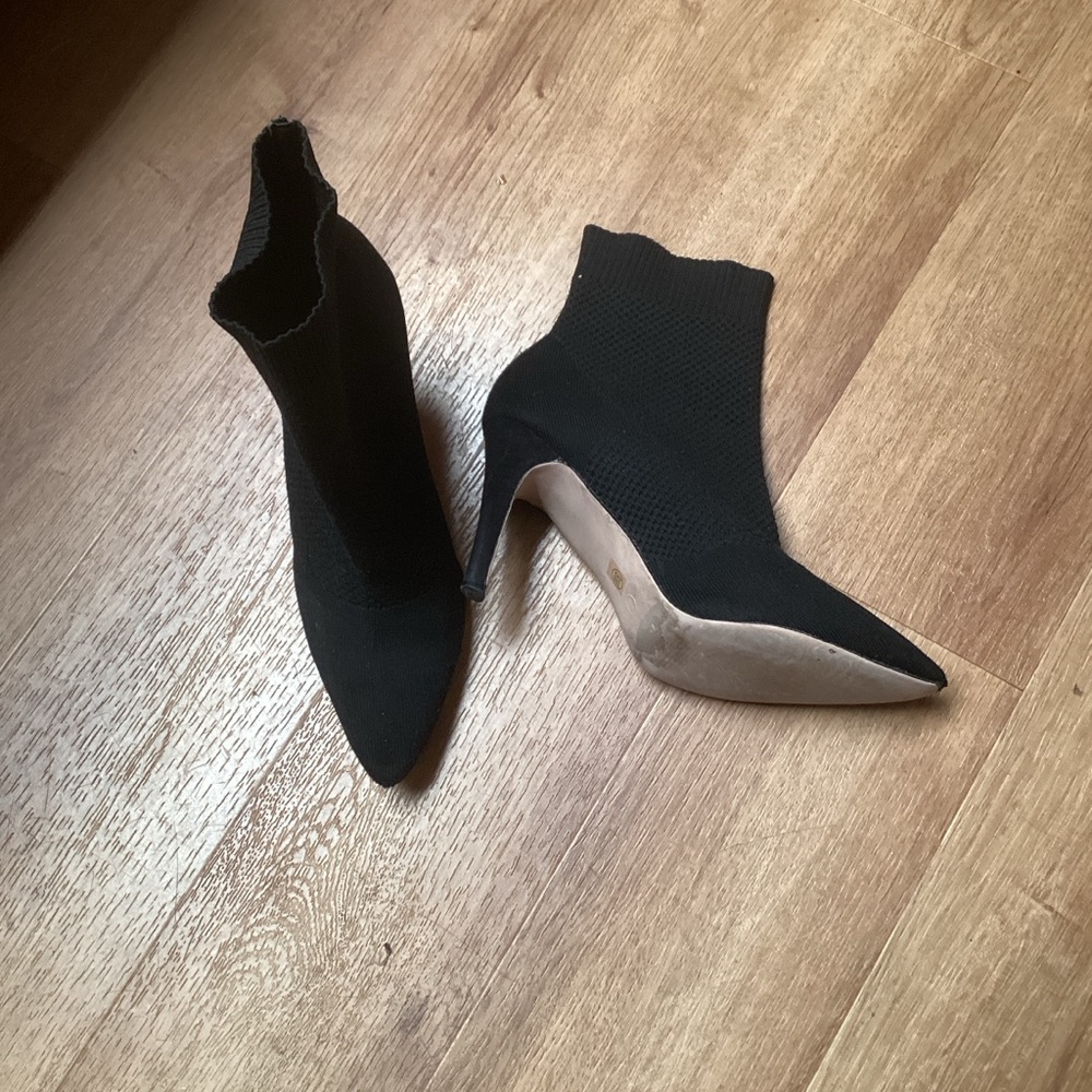Mia Elegant Textured Black Ankle Bootie, size 8, heels 3.5 ‘